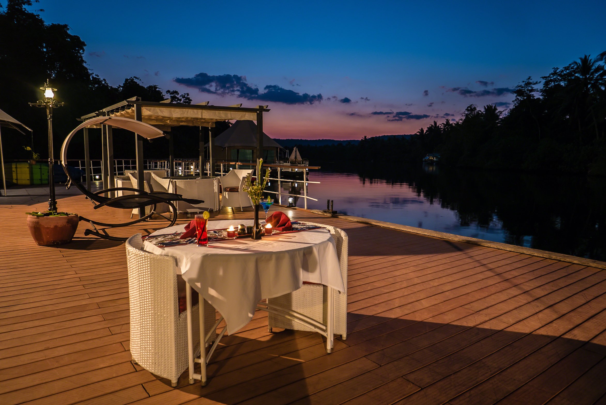 4 River, Dinner