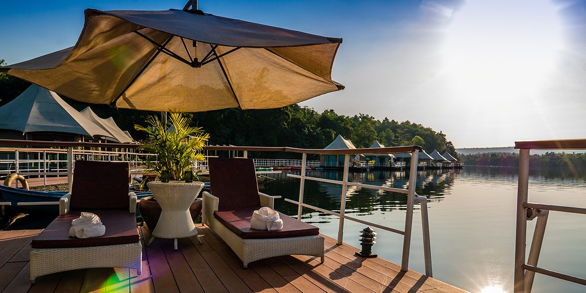 4 Rivers, Sundeck
