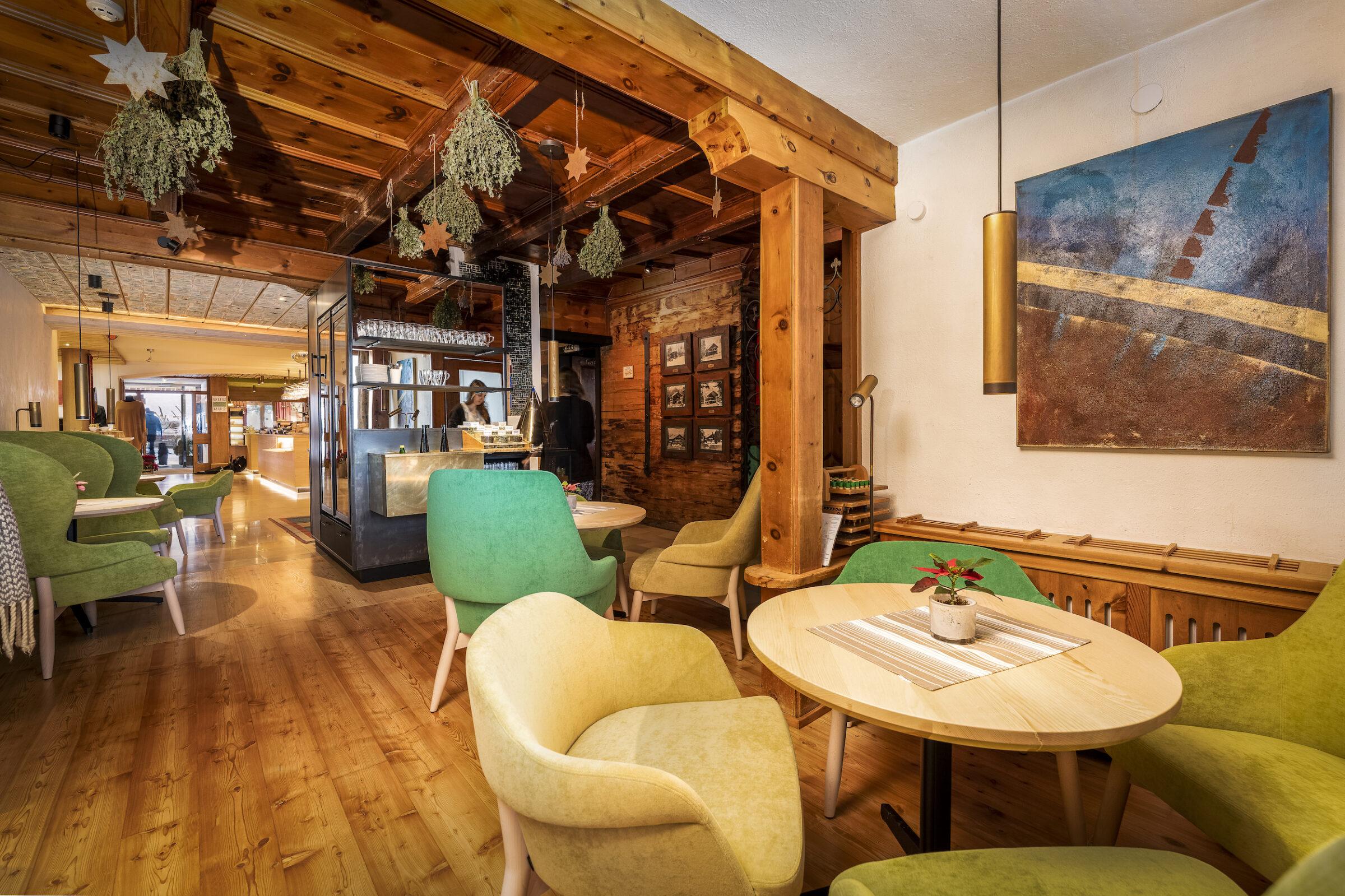 Originally preserved parlor from 1907 in the Biohotel Grafenast