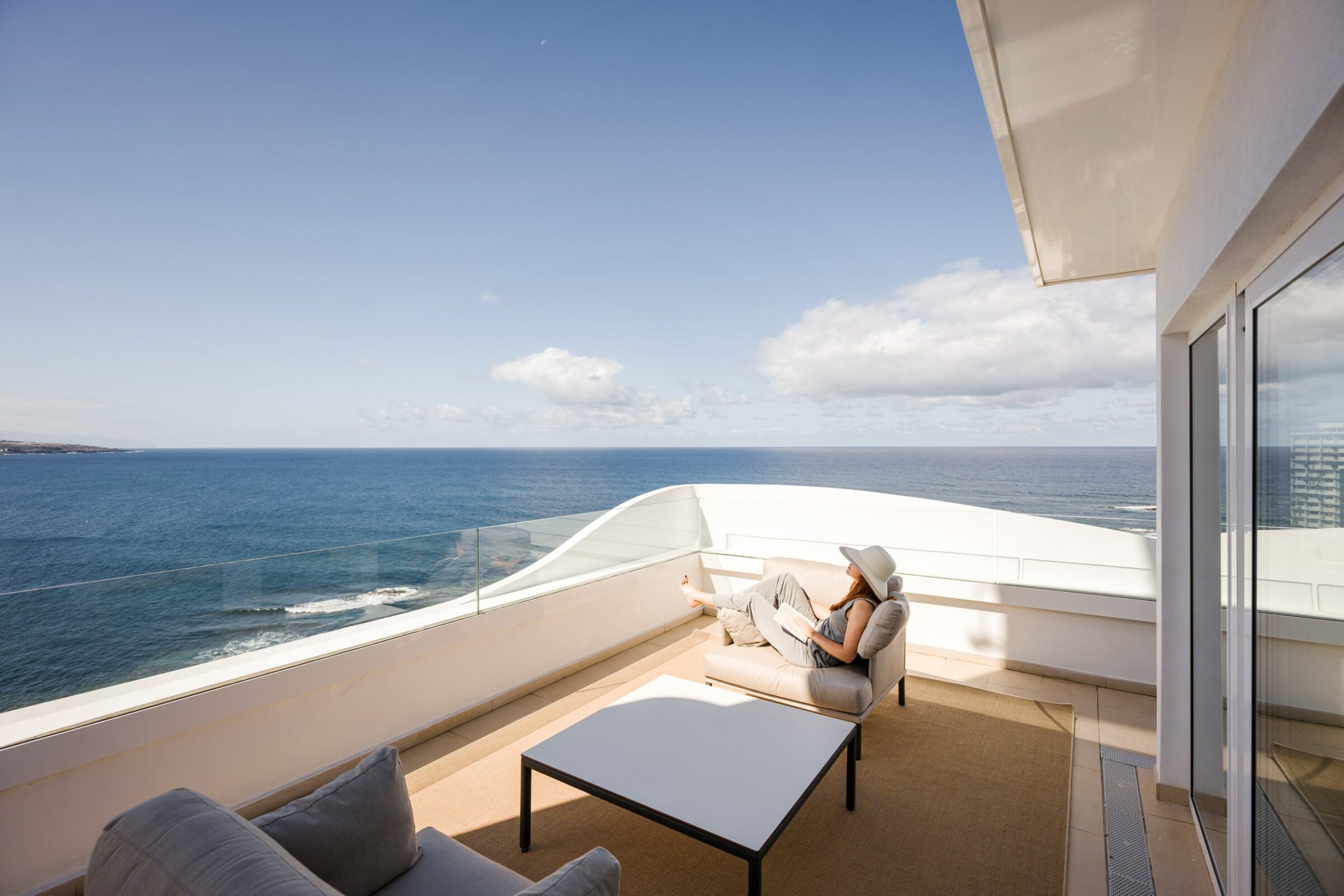 Terrasse der Luxury Ocean Suite im OCÉANO health Spa Hotel mit Atlantik-Blick