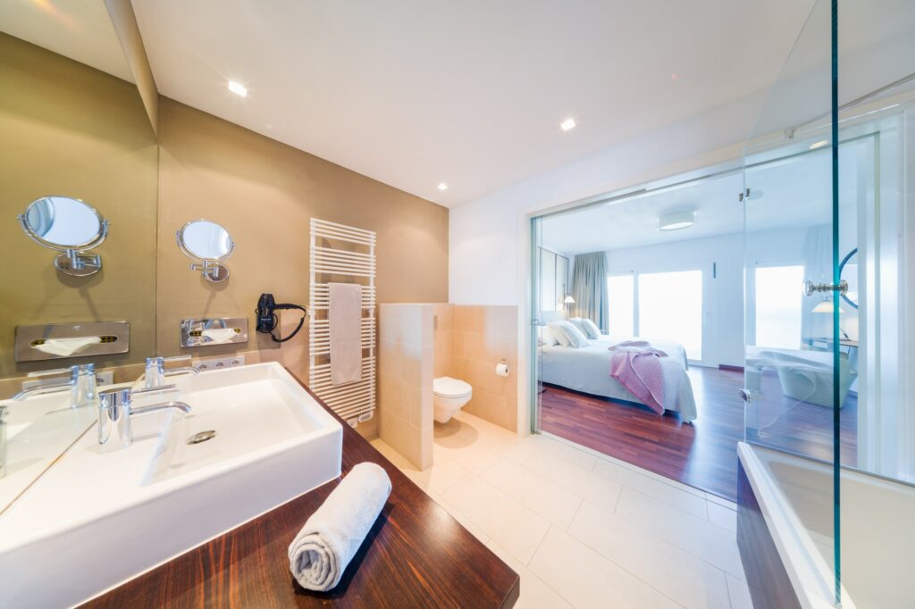 Suite Badezimmer im nachhaltigen Gesundheitshotel auf Teneriffa