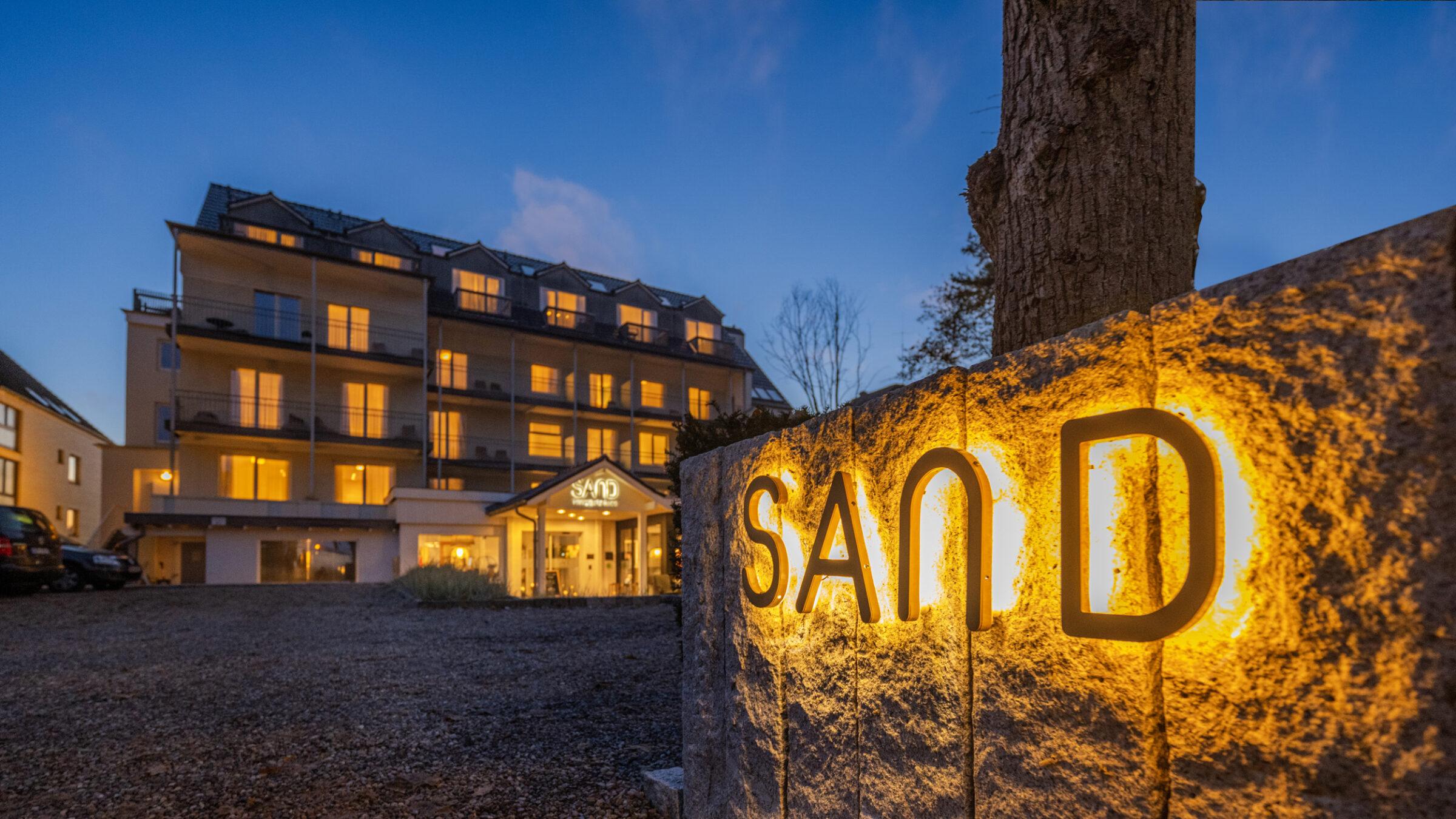 Außenanblick des nachhaltigen Hotels an der Ostsee: Lifestylehotel SAND in Timmendorfer Strand