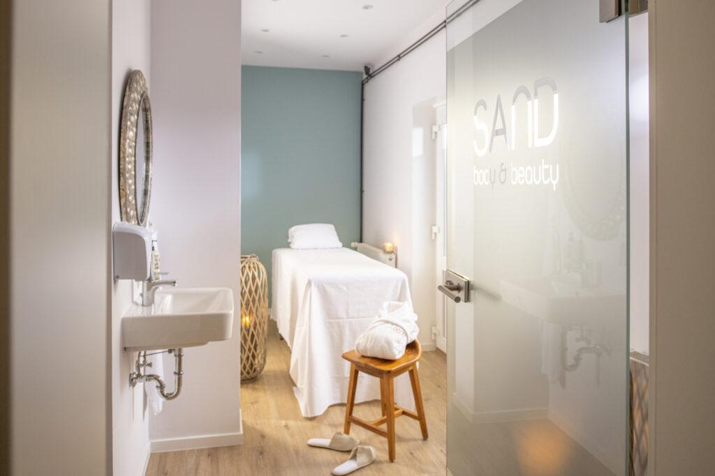 Blick in den Beautyraum im Wellnessbereich des nachhaltigen Lifestylehotels SAND