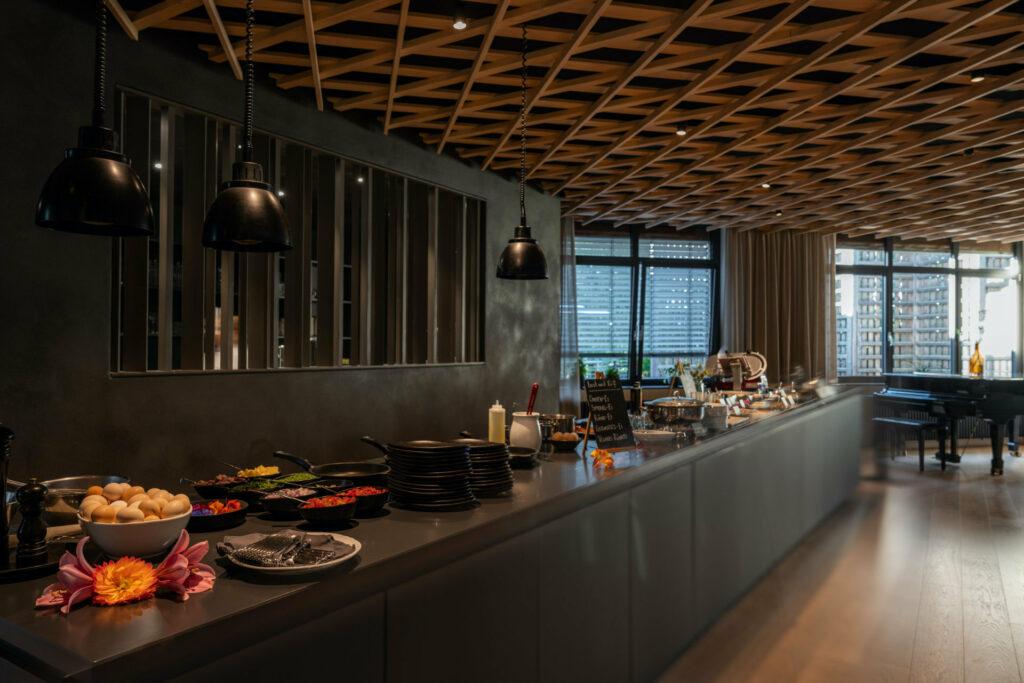 Nachhaltiges Frühstücksbuffet im Hotel STURM mit offener Küche