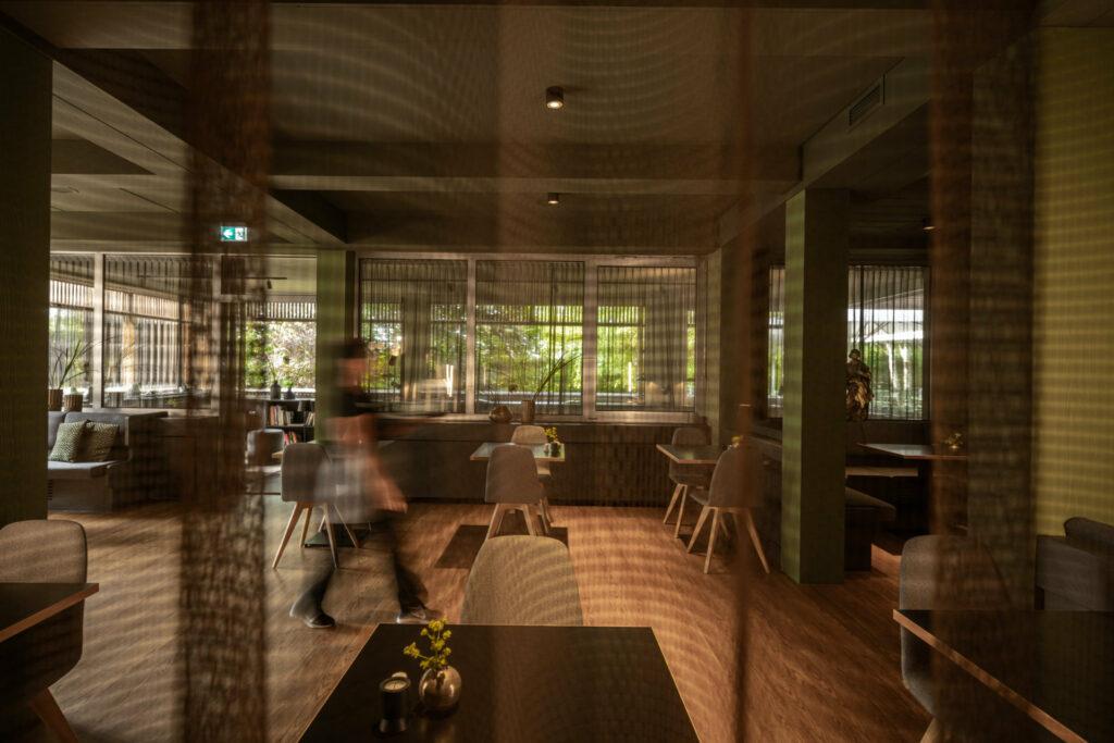 Interiordesign des Restaurants im nachhaltigen Hotel STURM