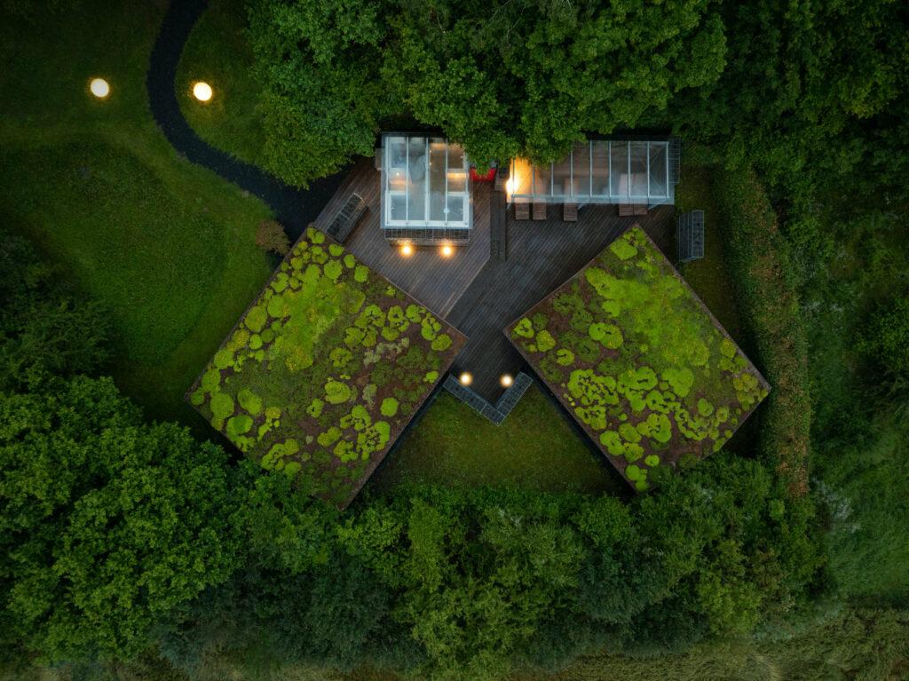 Draufsicht auf den Gartenspa des nachhaltigen Hotels STURM in der Rhön