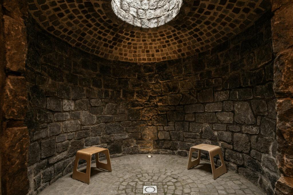 Meditationsbrunnen im nachhaltigen Wellnesshotel STURM in Deutschland
