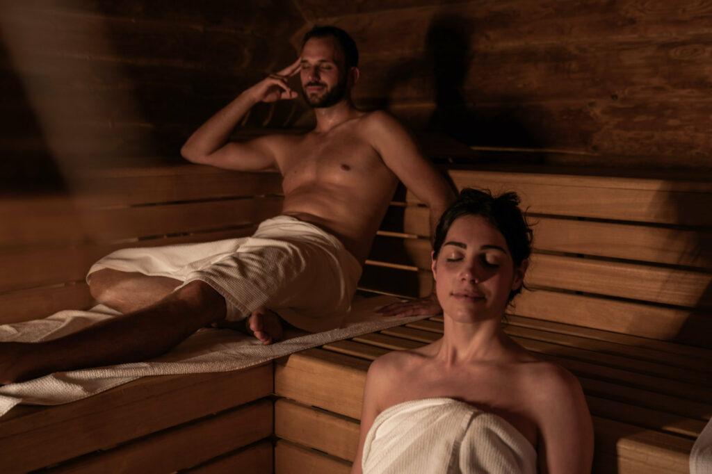 Nachhaltiges Wellnesshotel STURM: Sauna als Paar