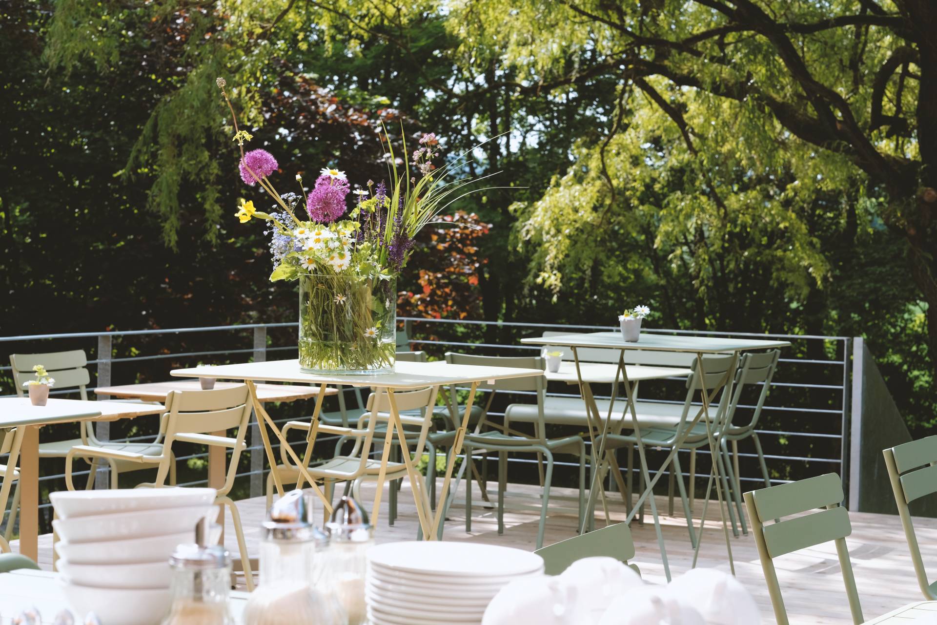 bio-restaurant SCHULZE|S-sturm-mellrichstadt-Terasse-sommer