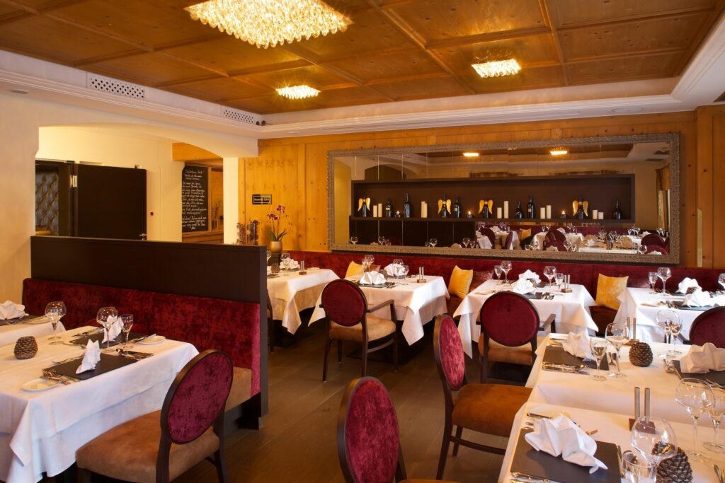 Elegantes Restaurantinterieur im Rübezahl-Restaurant