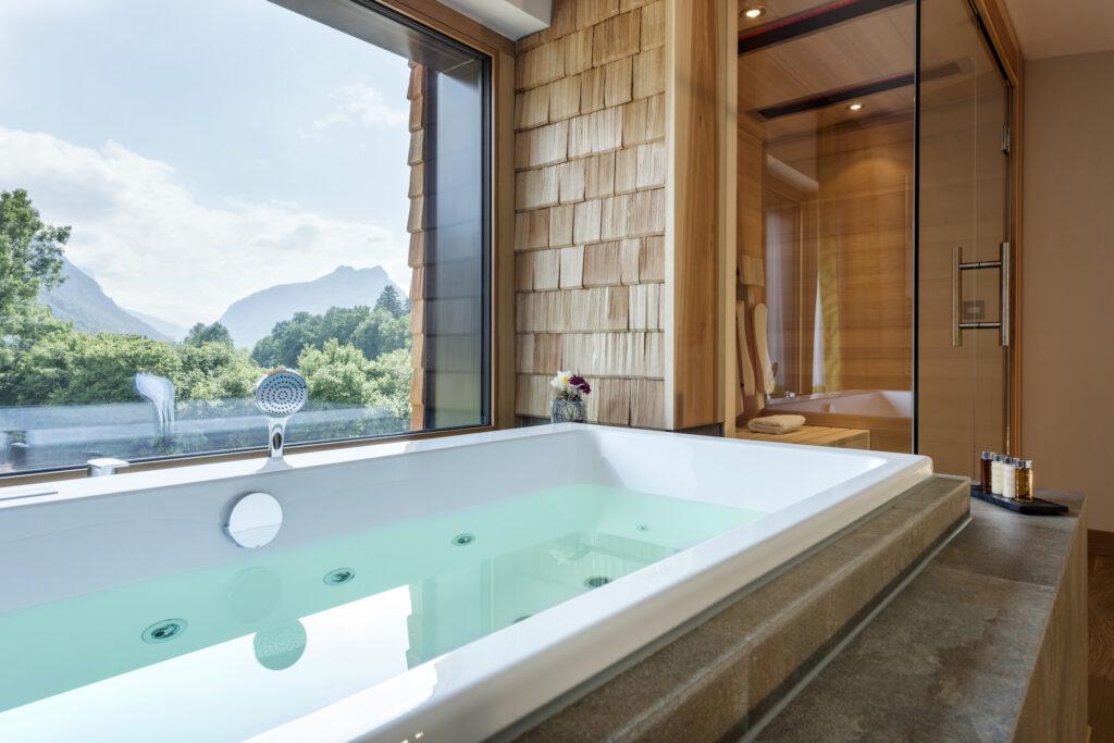 Klosterhof Alpine Hideaway & Spa sustainable hotel: Spa Loft private spa area with whirlpool