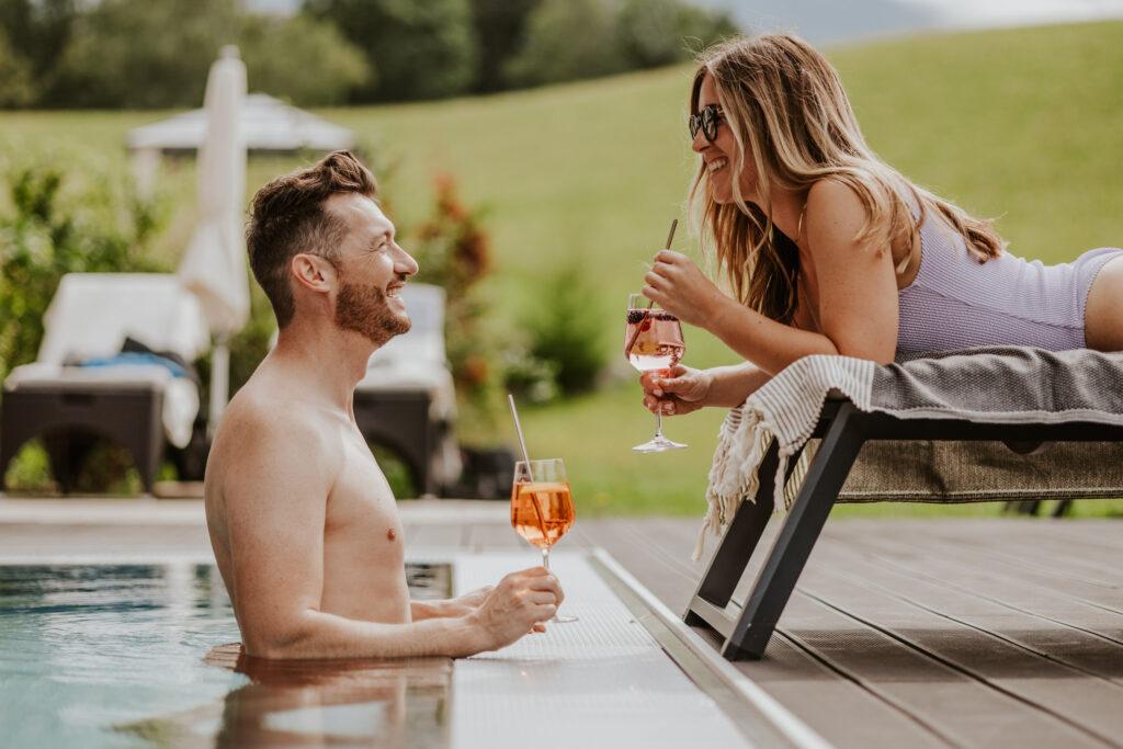 Pool moment on a romantic wellness vacation at Klosterhof – Alpine Hideaway & Spa