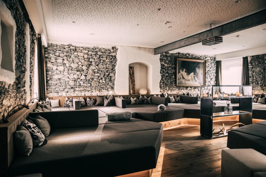 einer der vielen Ruheräume im Wellnesshotel Klosterbräu in Seefeld, Österreich