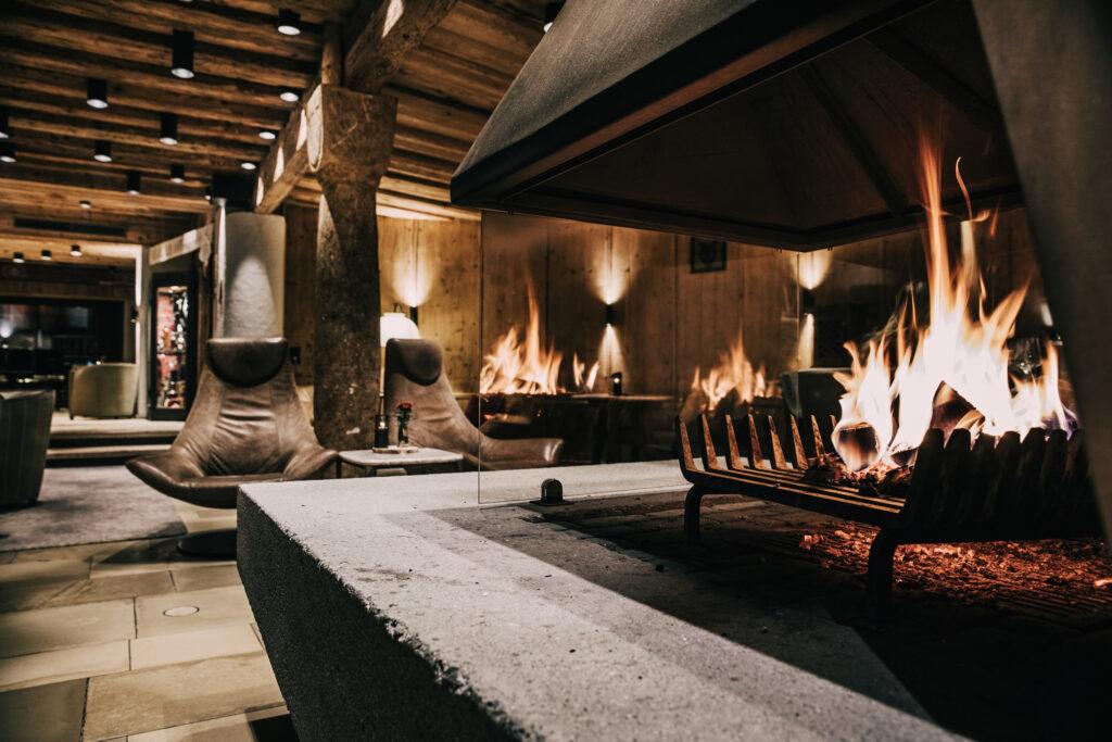 Fireplace at the sustainable hotel Klosterbräu in Seefeld