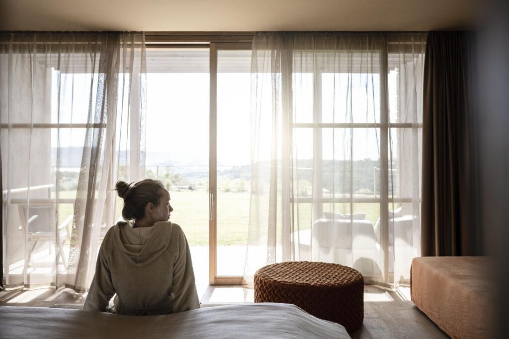Sustainable Travel: Woman sitting in a Hotelroom at ADLER Spa Resort SICILIA