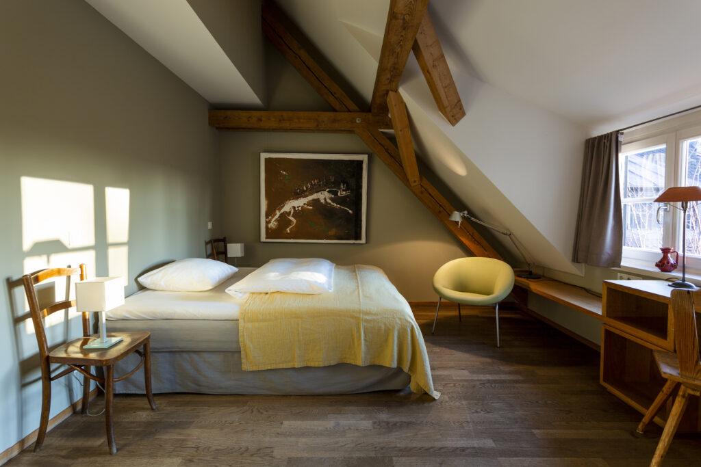 Nachhaltig übernachten im Gut Sonnehausen in einem ehemaligen Bauernhaus – Blick ins Zimmer