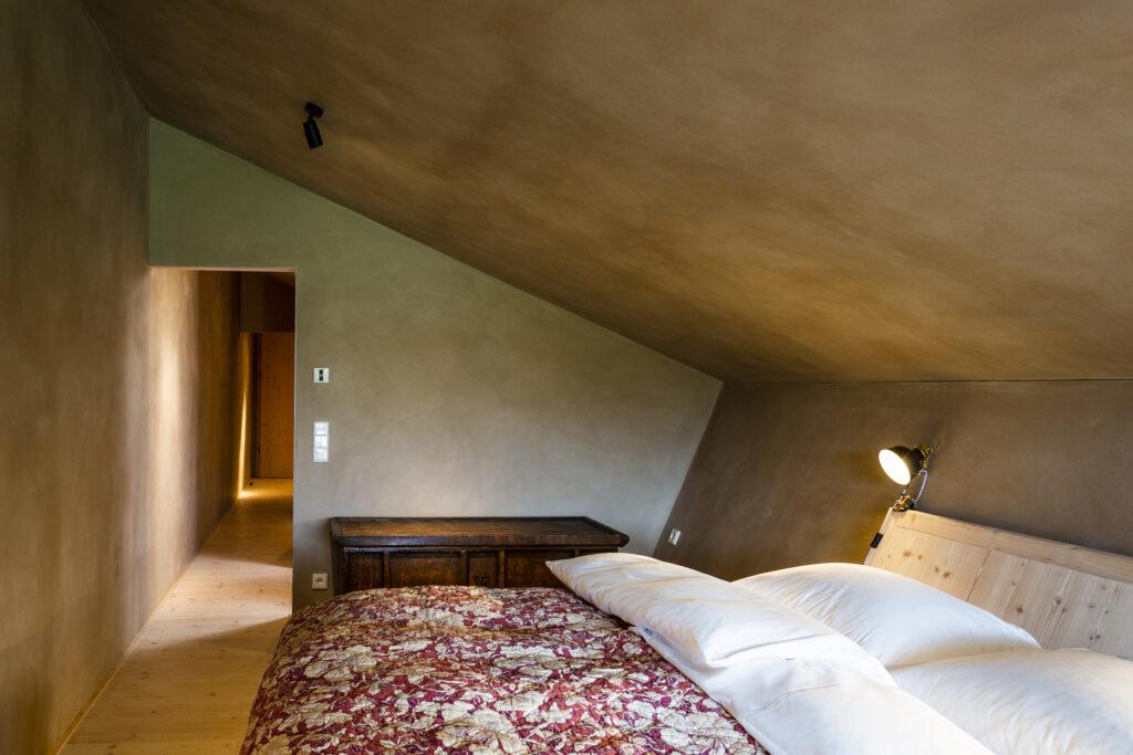 Nachhaltig übernachten im Gut Sonnehausen in einem ehemaligen Bauernhaus – Blick ins Zimmer