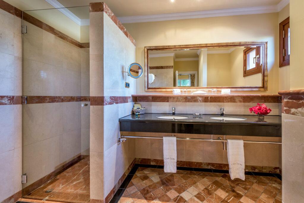 Umweltfreundlich reisen im Hotel Casa Leon auf Gran Canaria – Blick ins Badezimmer