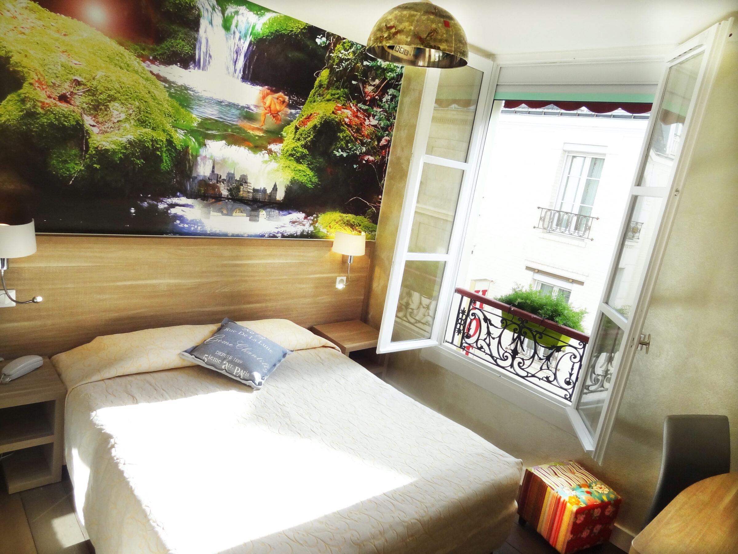 Nachhaltig Reisen in Paris in diesem wunderschönen Zimmer im Green Spirit Hotel Amelie