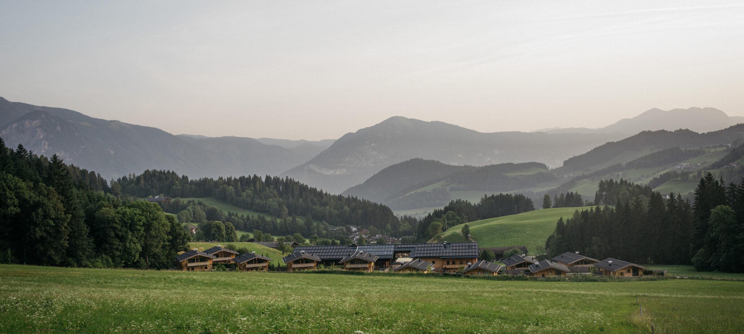 Sustainable accommodation in Tyrol: view of the hygna chalets