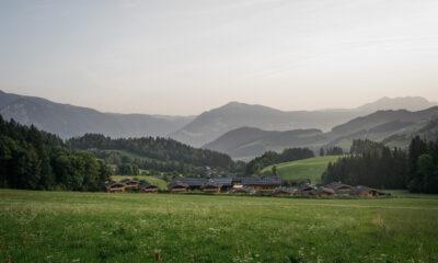 Sustainable accommodation in Tyrol: view of the hygna chalets