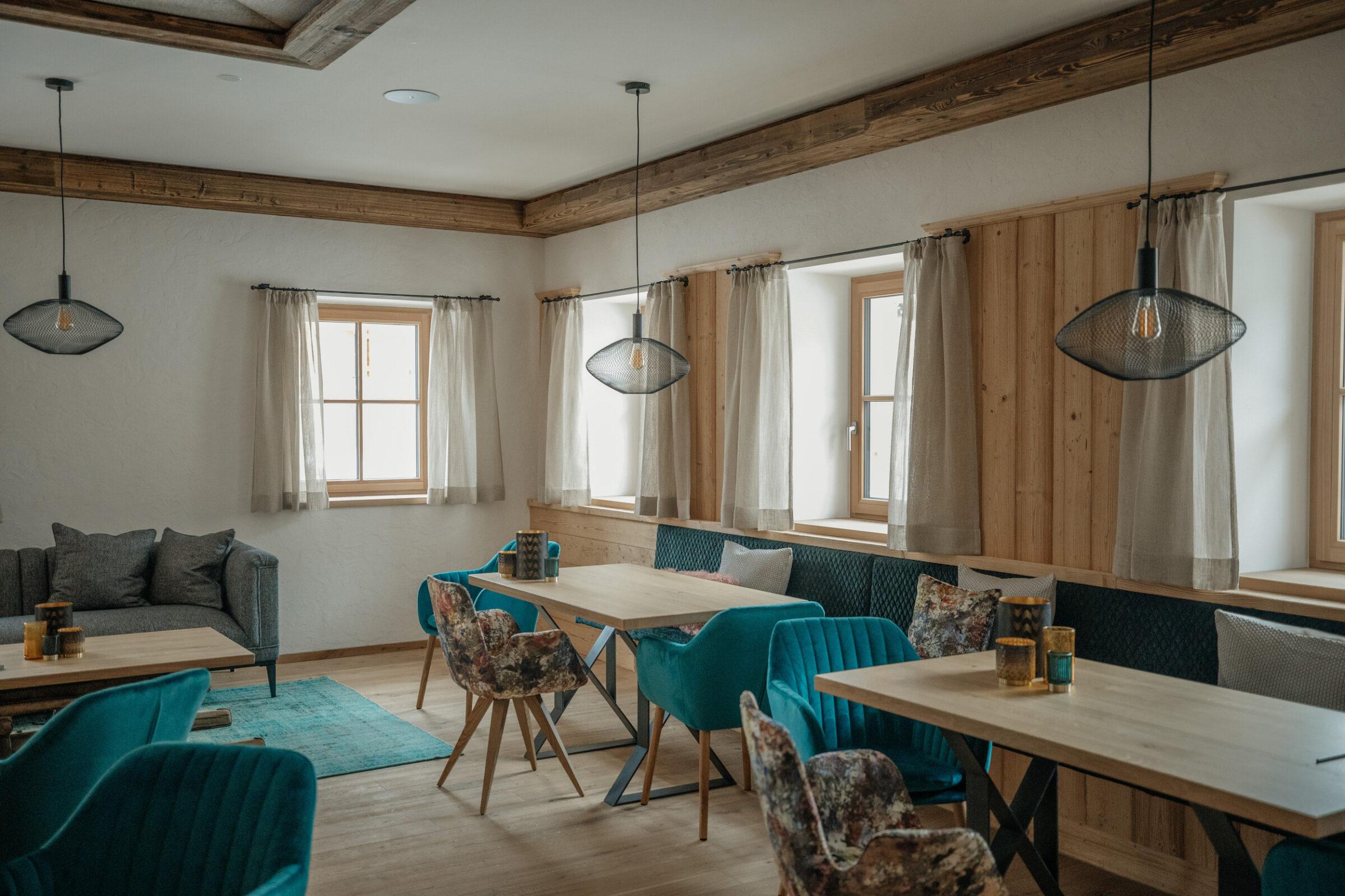 Blick in den Aufenthaltsraum in den Tiroler hygna Chalets für nachhaltigen Urlaub