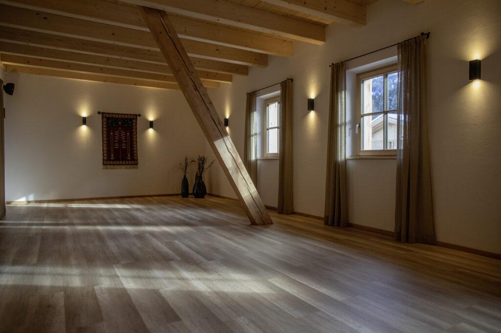Yoga-Raum in den nachhaltigen hygna Chalets in Tirol
