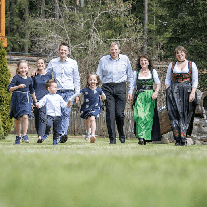 Familie Rinner, Inhaberfamilie vom APIPURA hotel rinner, nachaltiges Hotel auf dem Ritten