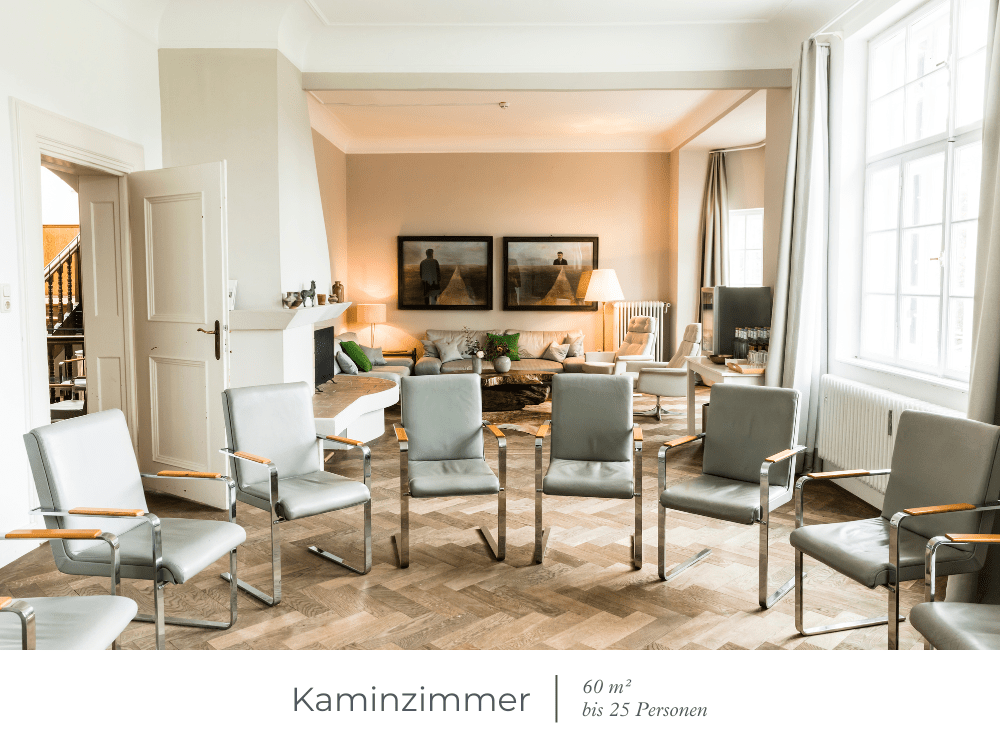 Meeting und Gemütlichkeit im Kaminzimmer auf Gut Sonnenhausen
